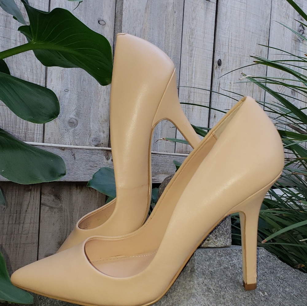 Charles by Charles David Leather Stiletto Pumps 9